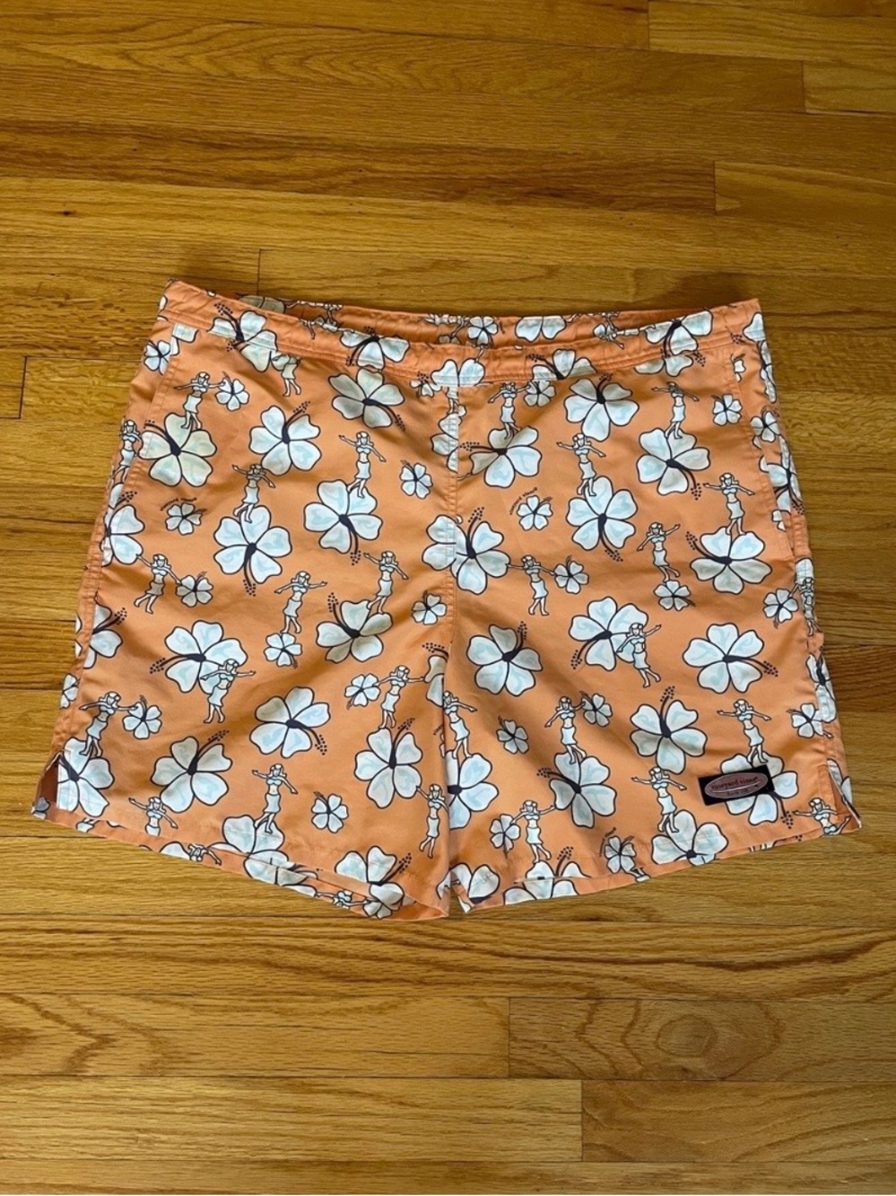 Mens’s Vineyard Vines swim trunks